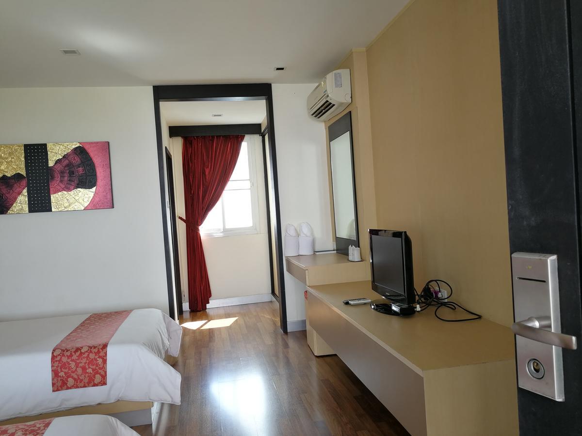 Panatara Hotel Chumphon Exterior photo