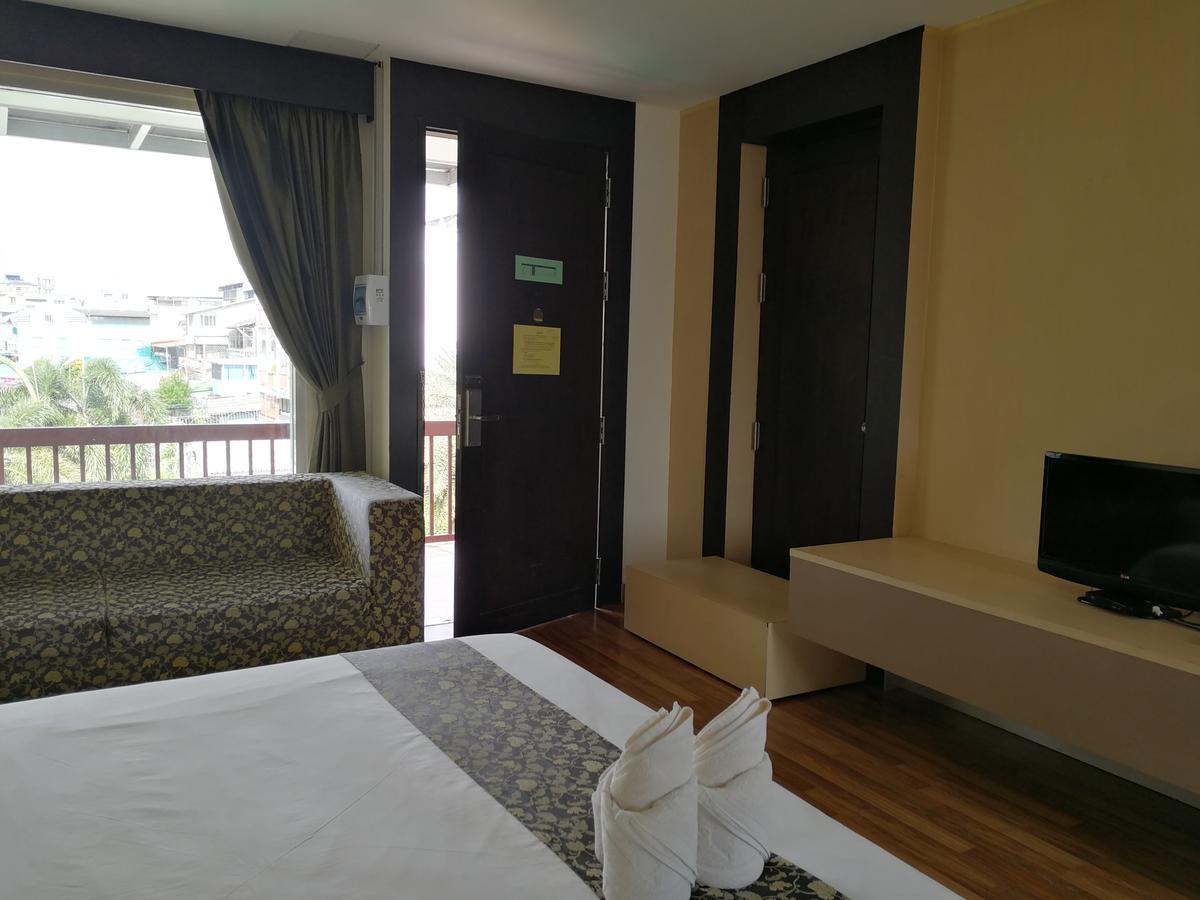 Panatara Hotel Chumphon Exterior photo