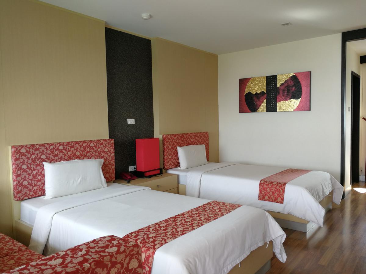 Panatara Hotel Chumphon Exterior photo
